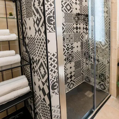 Chanel Bellissima Con Piscina Immersa Nella Valle D'itria *
