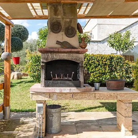 Chanel Bellissima Con Piscina Immersa Nella Valle D'itria Villa
