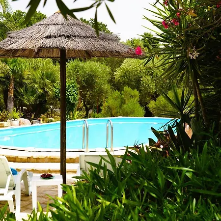 Chanel Bellissima Con Piscina Immersa Nella Valle D'itria Villa